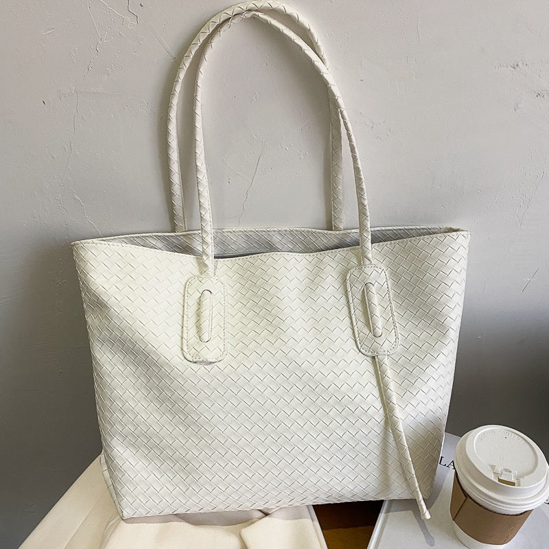 IELGY simple and versatile one-shoulder handbags fashion portable design sense of large capacity