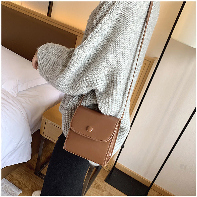 IELGY Retro messenger bag Hong Kong style all-match square bag Korean version of simple solid color large capacity single shoulder