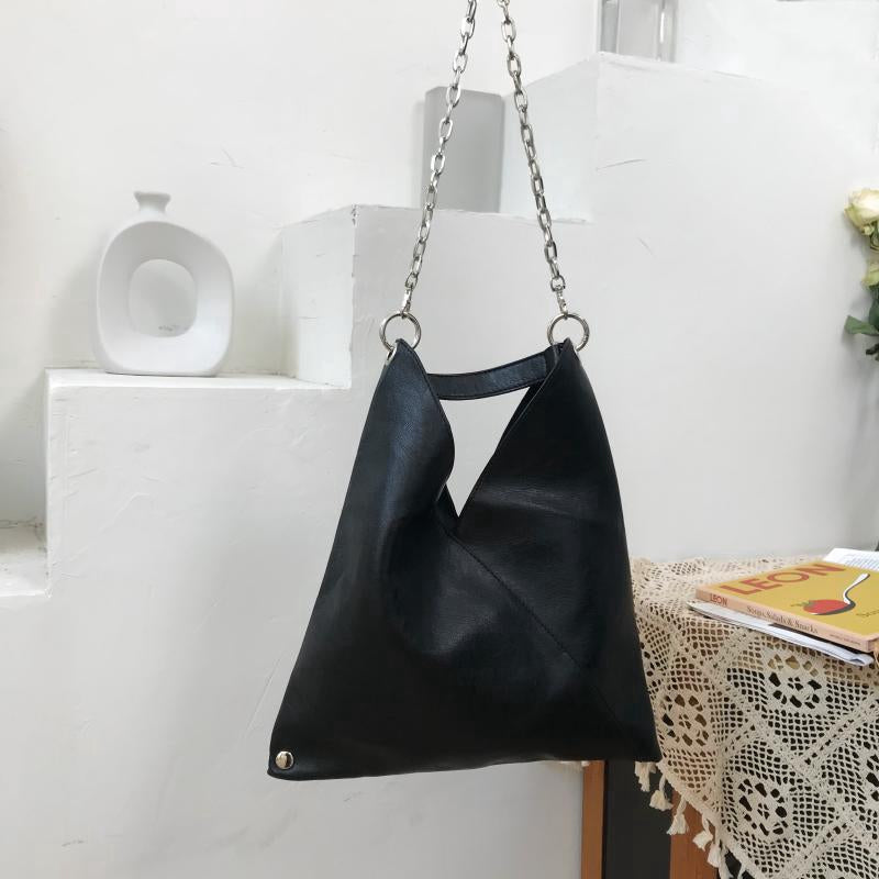 IELGY Black handbag chic chain bag shoulder slung handbag