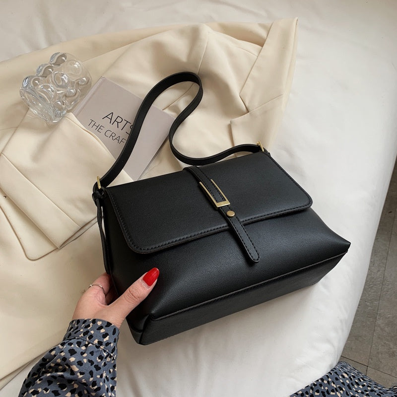 IELGY retro large-capacity female bag trendy simple texture