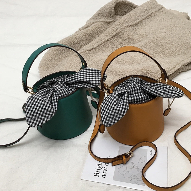 IELGY New portable bucket bag girl shoulder messenger bag