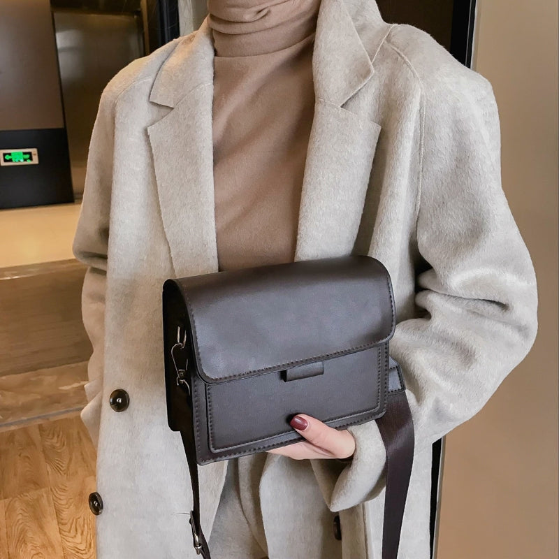 IELGY Chic one shoulder slung retro port wind lady small square bag
