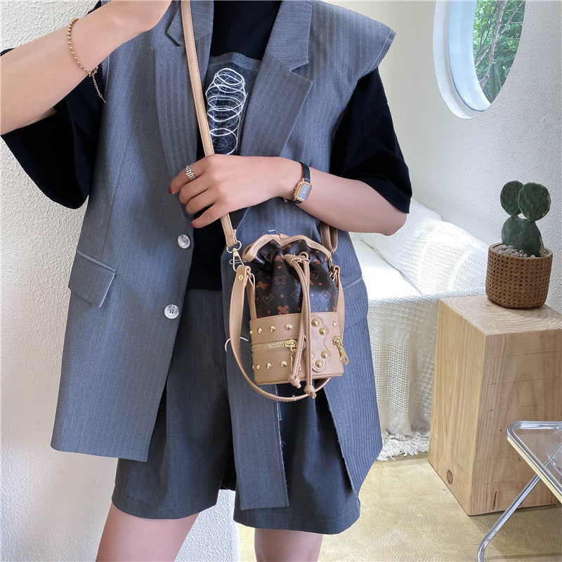 IELGY Women's bag bucket crossbody casual PU retro fashion rivet black all-match