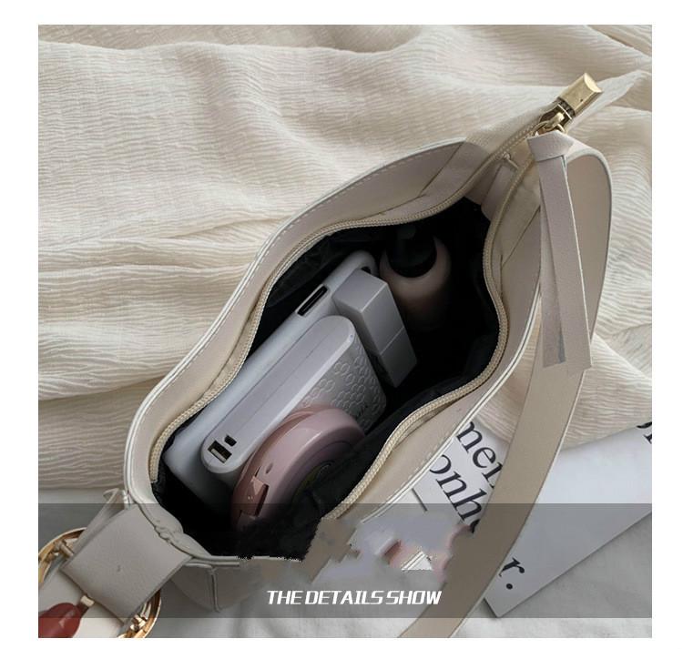 IELGY bright leather fashion temperament small bag simple and versatile female bag