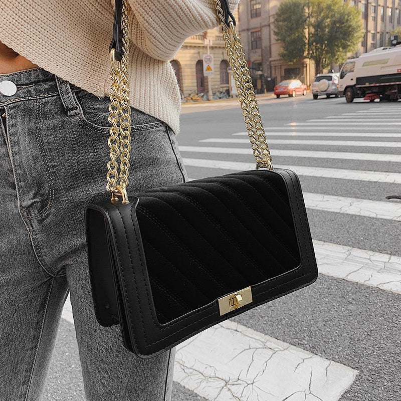 IELGY Women's chain fashion high-end shoulder and armpit diagonal bag