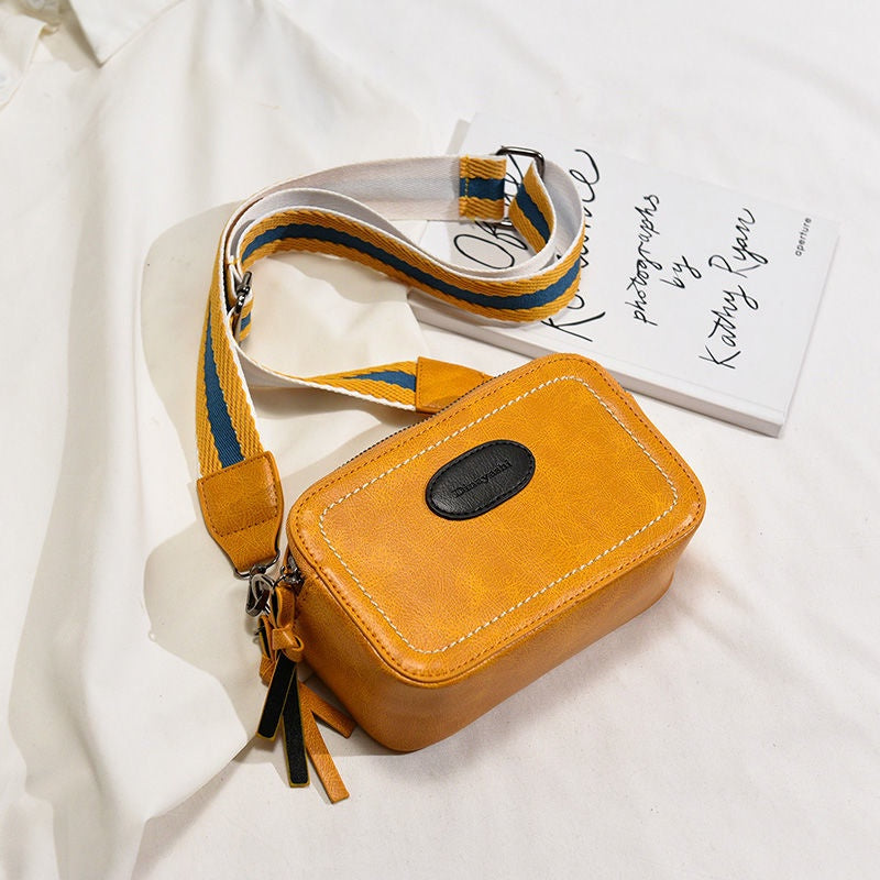IELGY Out Wide Shoulder Strap High Texture Square Crossbody Bag Retro