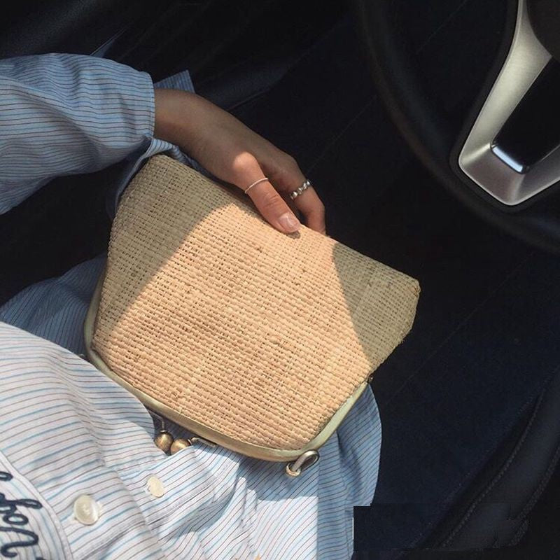 IELGY Hand-woven holiday hand-woven straw bag