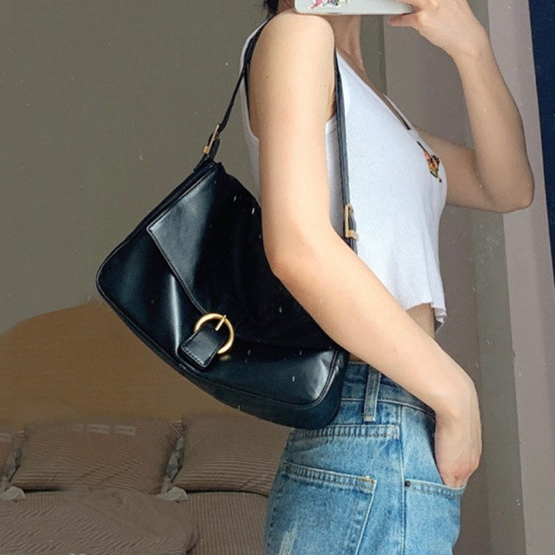 IELGY Large capacity Portable Black One shoulder Diagonal Magnetic buckle Flap Woman's bag Underarm Retro