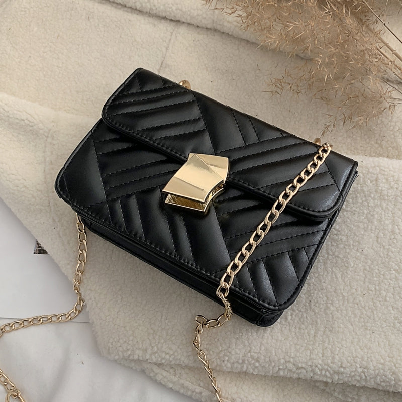 IELGY Korean version of the wild  chain shoulder bag simple fashion  square bag