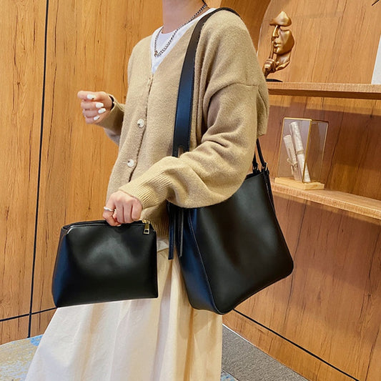 IELGY comfortable and adjustable pure color simple and fashionable high-end messenger bag