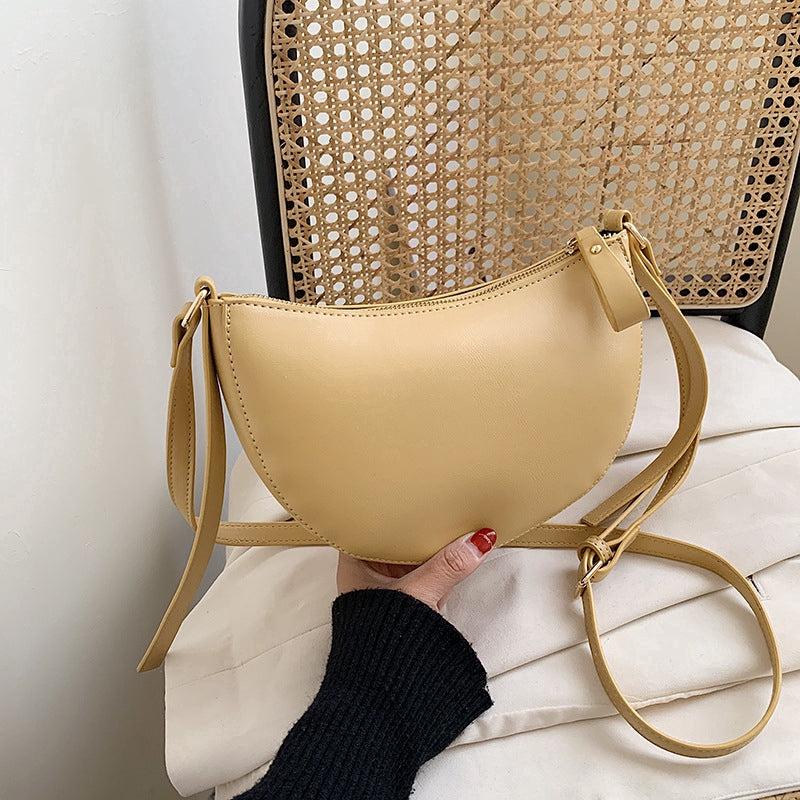 IELGY Simple temperament, leisure, small crowd, fashionable, all-around, one shoulder, half round women's Bag Fashion