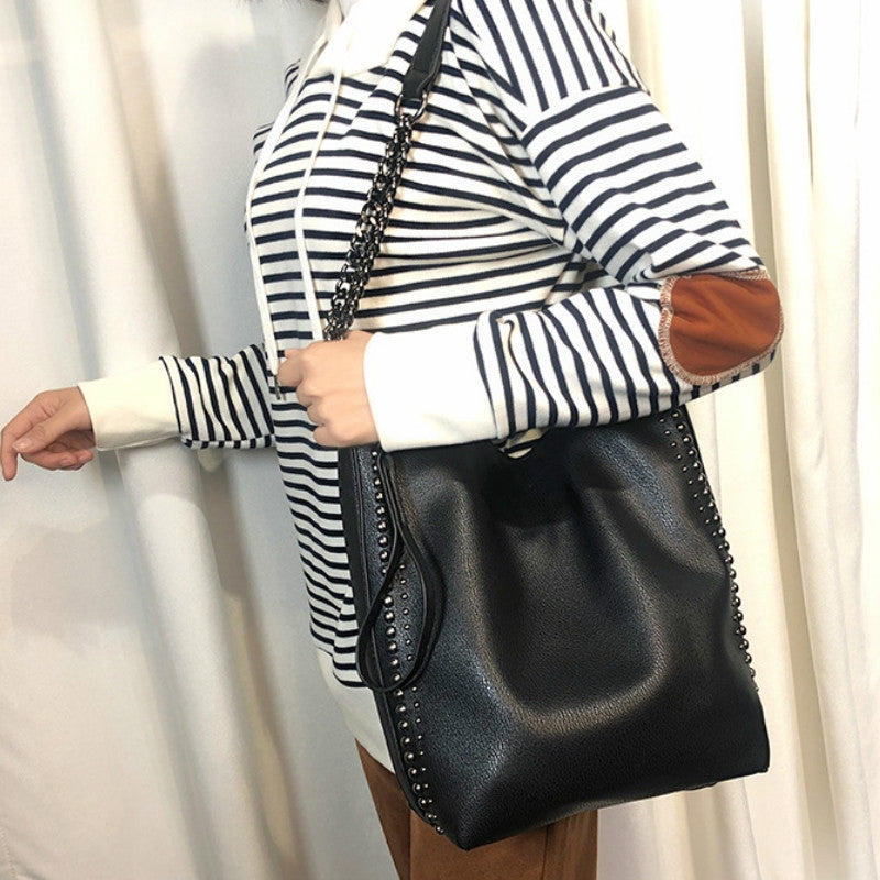 IELGY European and American fashion shoulder chain bucket bag rivet large capacity women bag