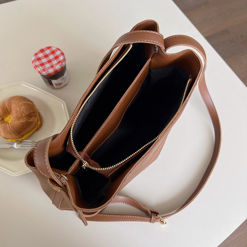 IELGY women's super large capacity all-match messenger casual bag
