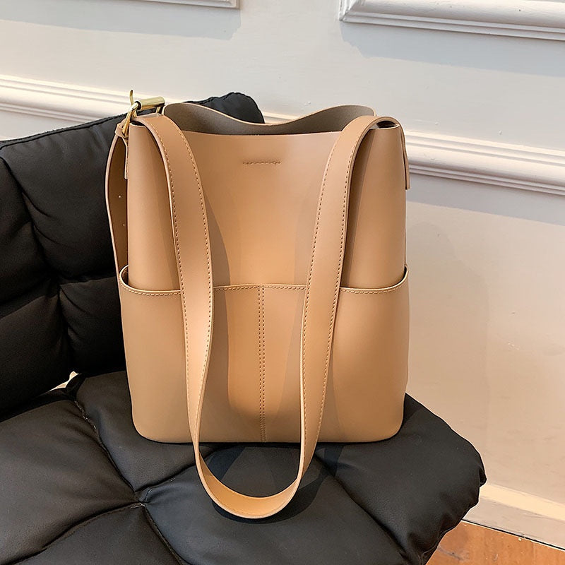 IELGY women's light luxury bucket messenger bag casual large capacity soft leather