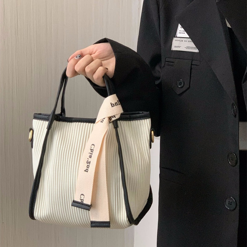 IELGY women's high-end niche commuter fashion messenger bag