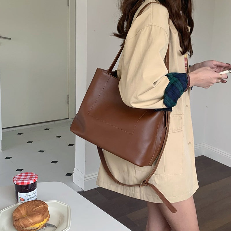 IELGY women's super large capacity all-match messenger casual bag