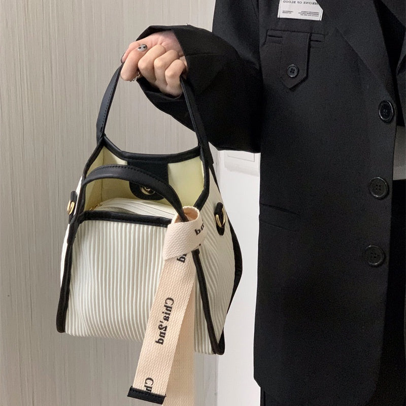 IELGY women's high-end niche commuter fashion messenger bag