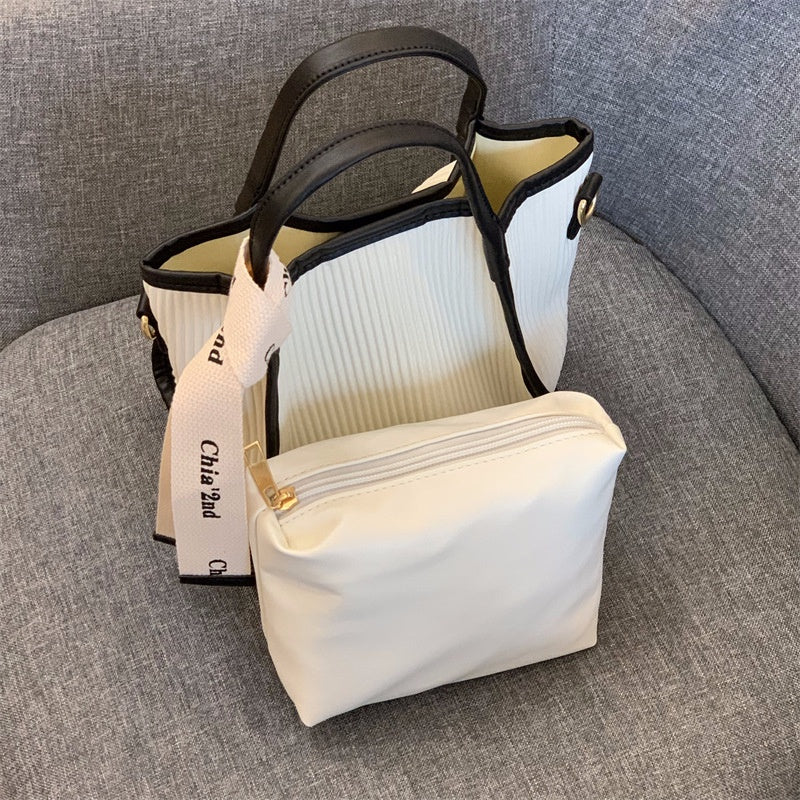 IELGY women's high-end niche commuter fashion messenger bag