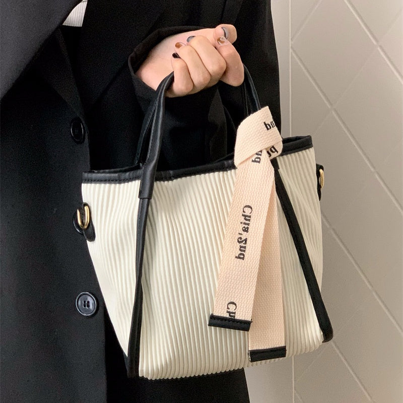 IELGY women's high-end niche commuter fashion messenger bag