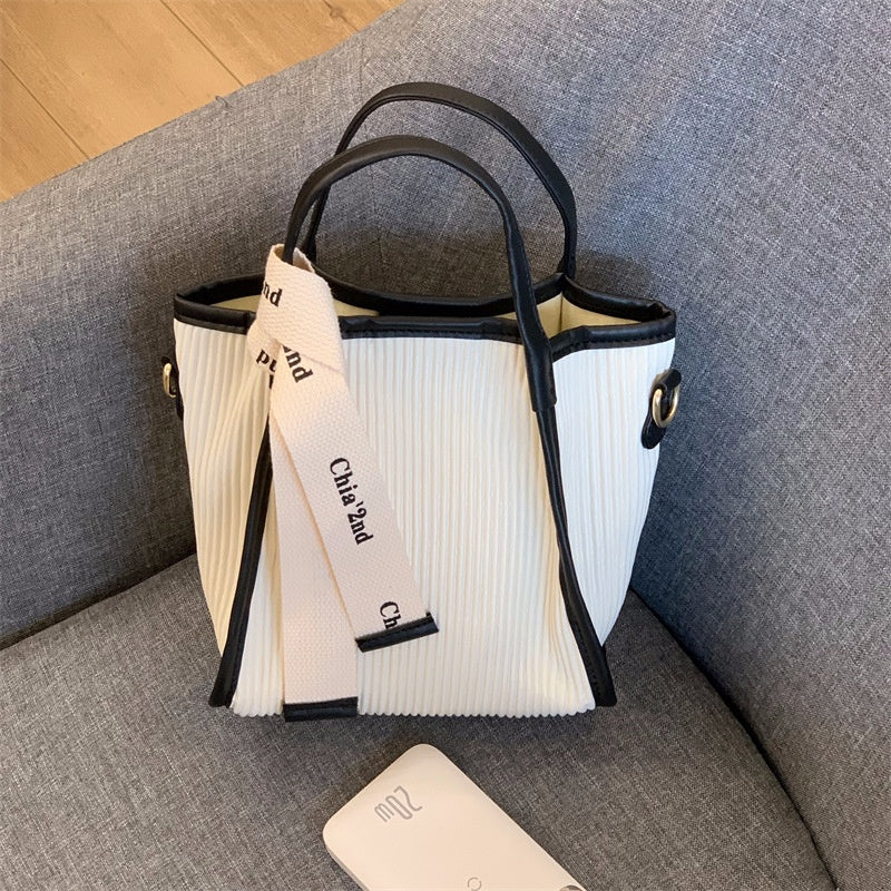 IELGY women's high-end niche commuter fashion messenger bag