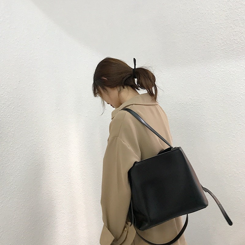 IELGY women's super large capacity all-match messenger casual bag