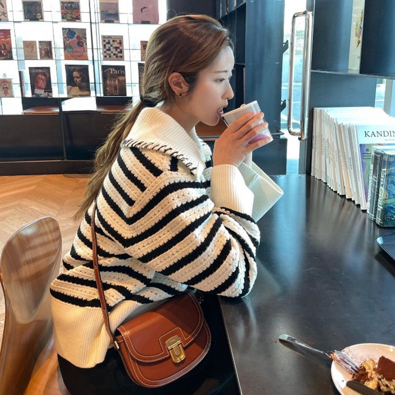 IELGY women's korean style stitching contrast color retro messenger saddle bag