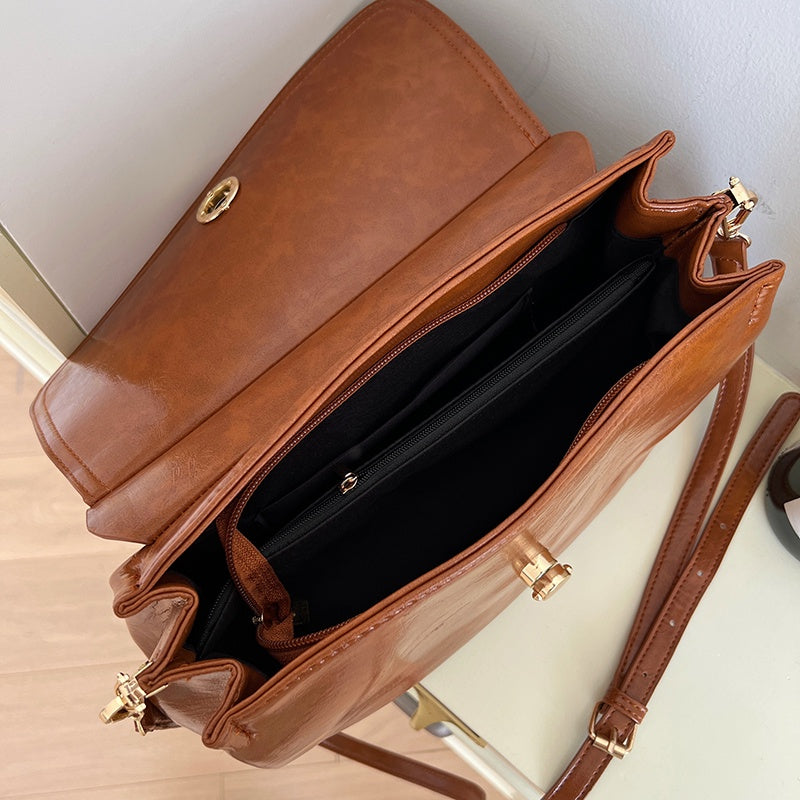 IELGY retro daily commuting large capacity texture messenger messenger bag women