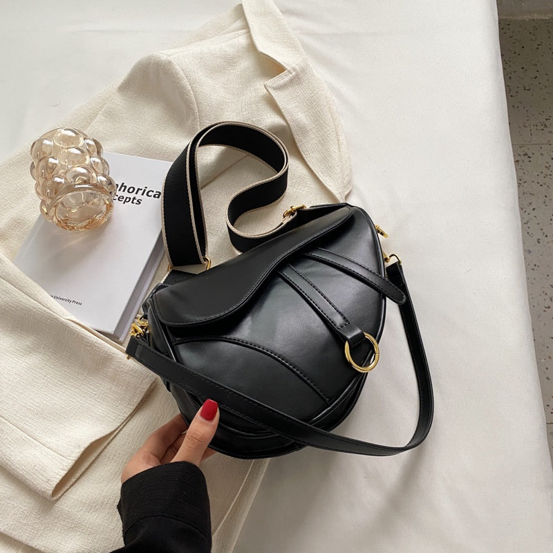 IELGY niche design messenger saddle bag women