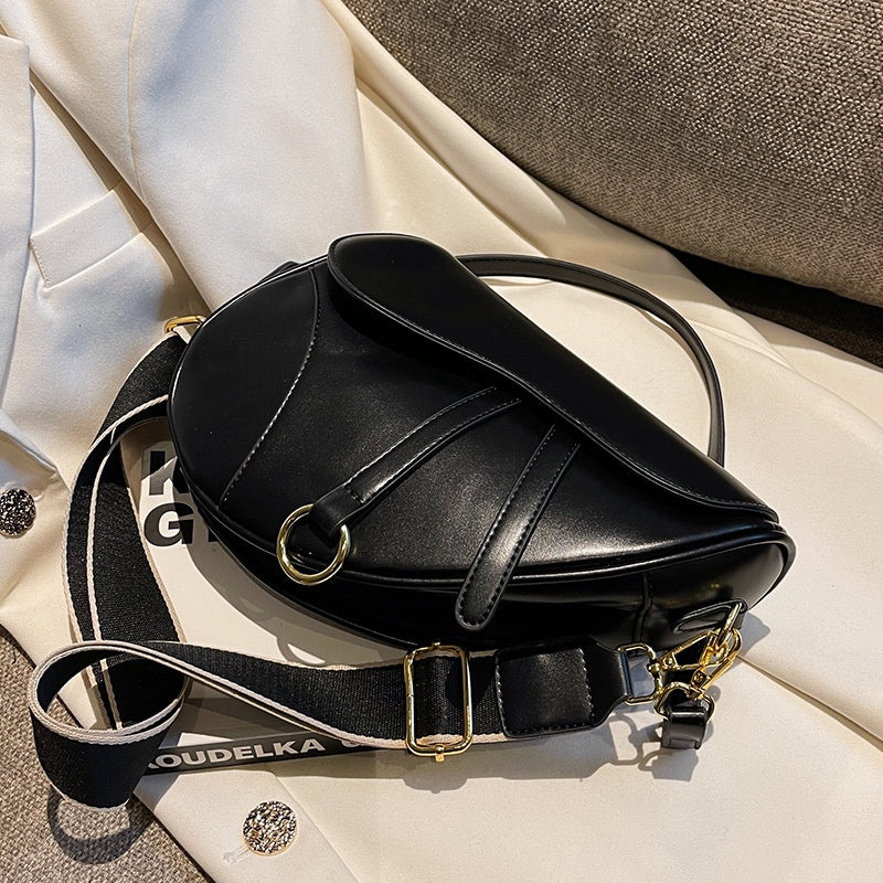 IELGY niche design messenger saddle bag women