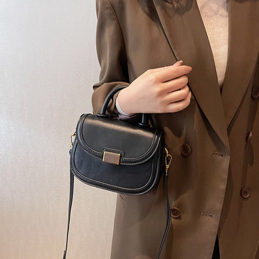 IELGY women's daily casual collocation messenger saddle bag