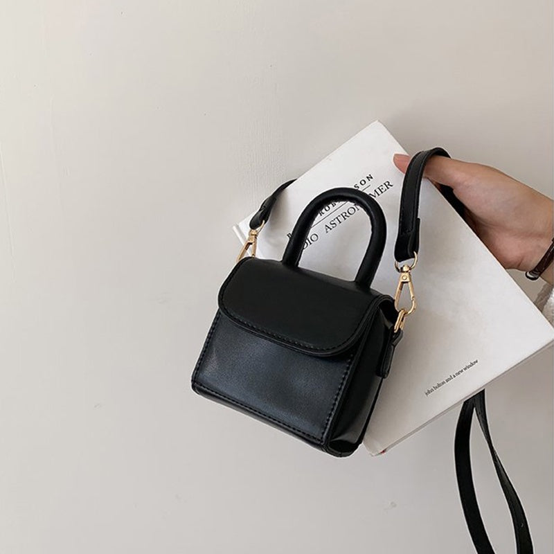 IELGY versatile fashion compact solid color magnetic buckle shoulder bag women