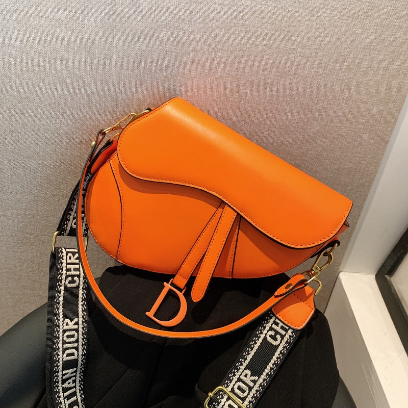 IELGY Saddle Bag Women's Retro Foreign Style Creative Korean Fashion Pistol Type Simple Messenger Bag