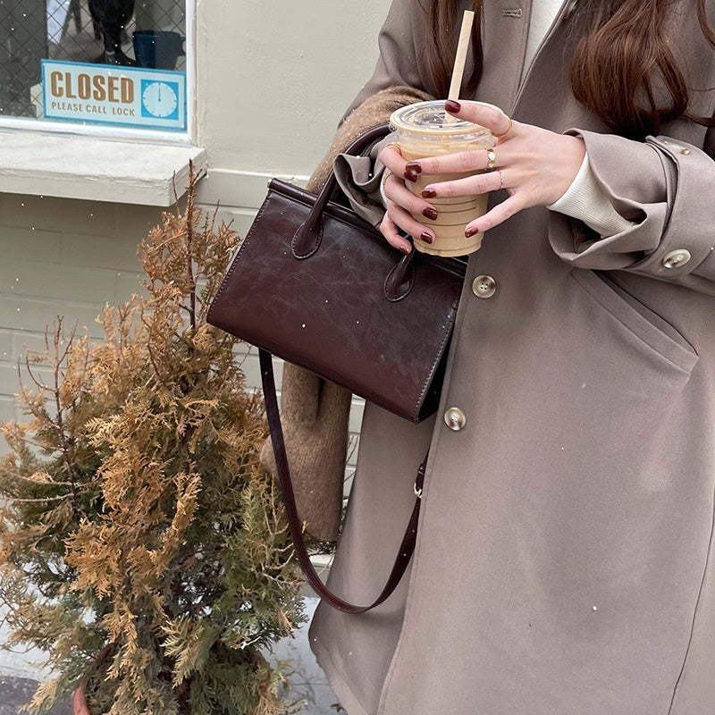 IELGY messenger bag women's Korean version niche retro oil wax leather portable casual all-match square bag