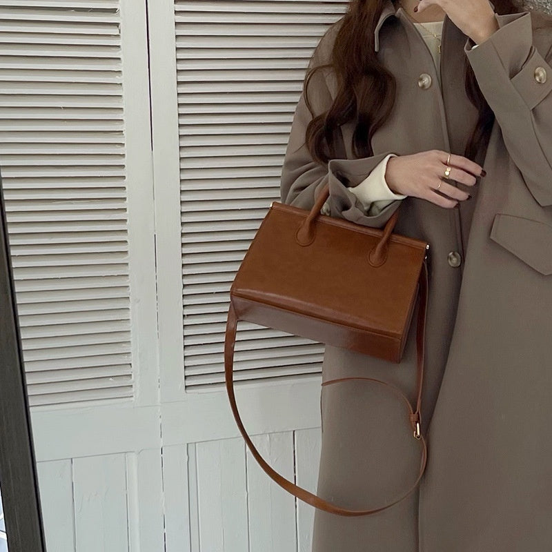 IELGY messenger bag women's Korean version niche retro oil wax leather portable casual all-match square bag