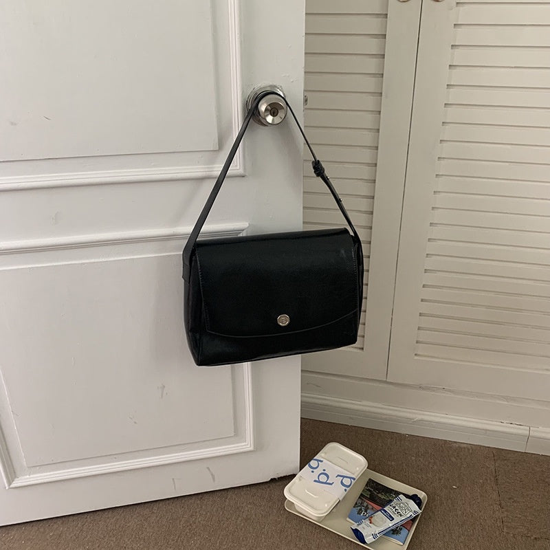 IELGY Messenger Bag Female Niche Design Retro Large-capacity Texture Commuter Briefcase