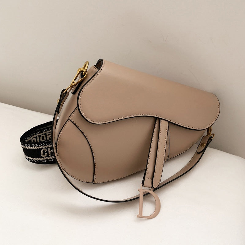 IELGY Saddle Bag Women's Retro Foreign Style Creative Korean Fashion Pistol Type Simple Messenger Bag