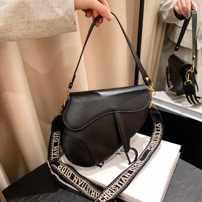 IELGY Saddle Bag Women's Retro Foreign Style Creative Korean Fashion Pistol Type Simple Messenger Bag