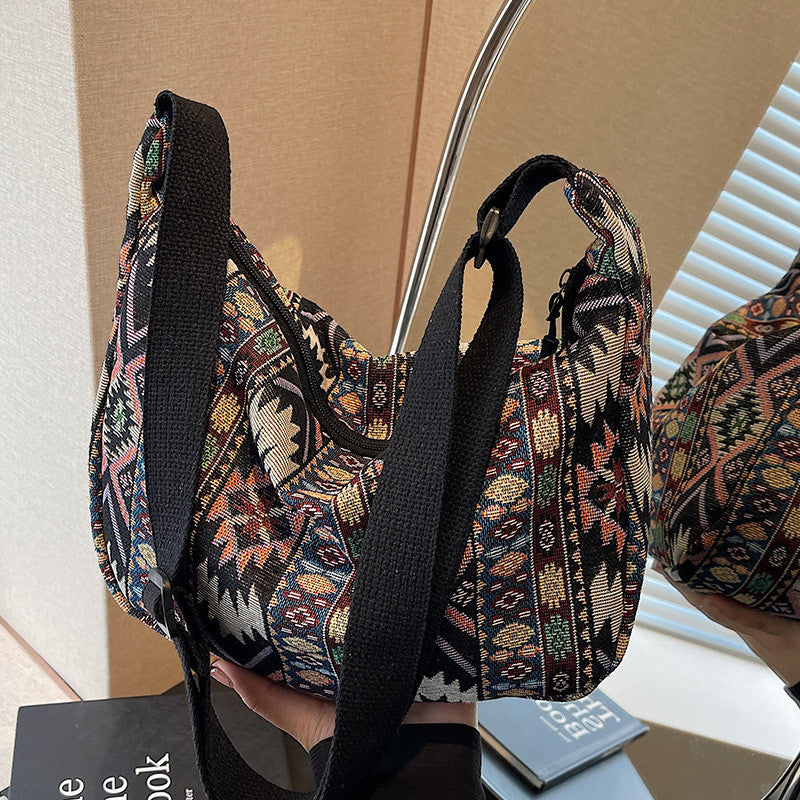 IELGY Large-Capacity Dumpling Bag Fashionable Messenger Bag