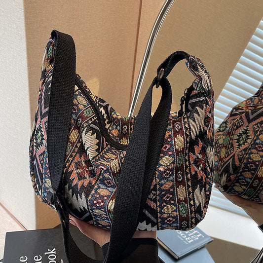 IELGY Large-Capacity Dumpling Bag Fashionable Messenger Bag