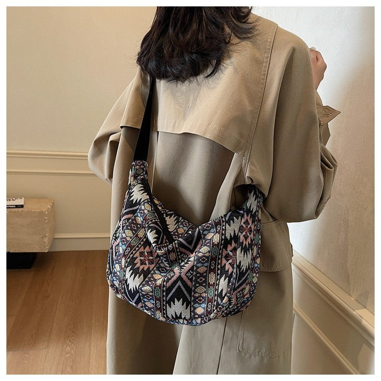 IELGY Large-Capacity Dumpling Bag Fashionable Messenger Bag