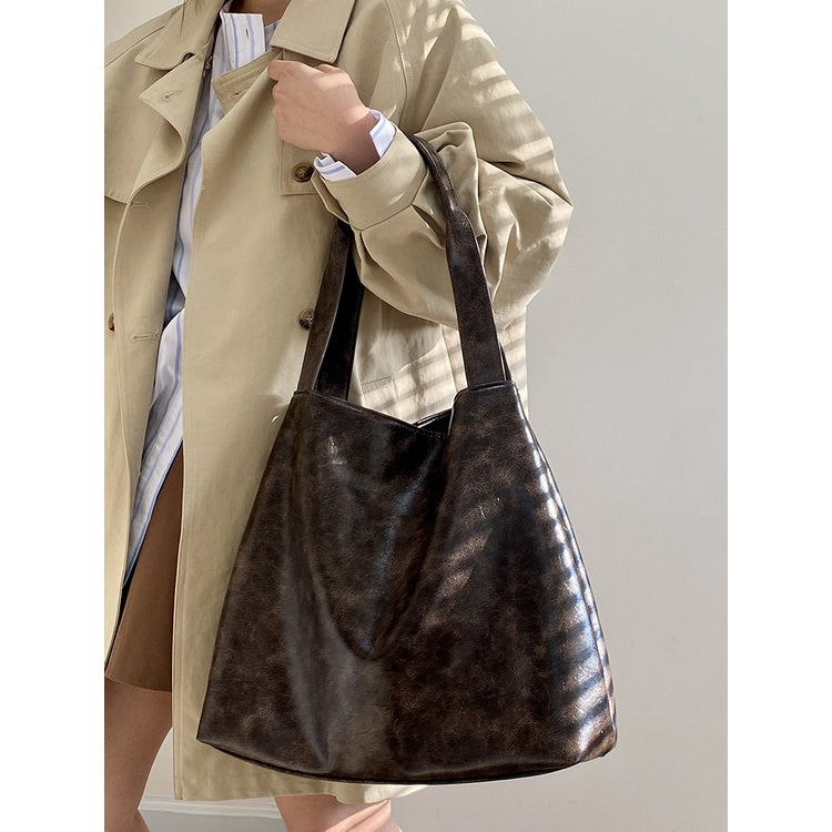 Ielgy Ladies Large Capacity Retro Commuter Shoulder Tote Bag