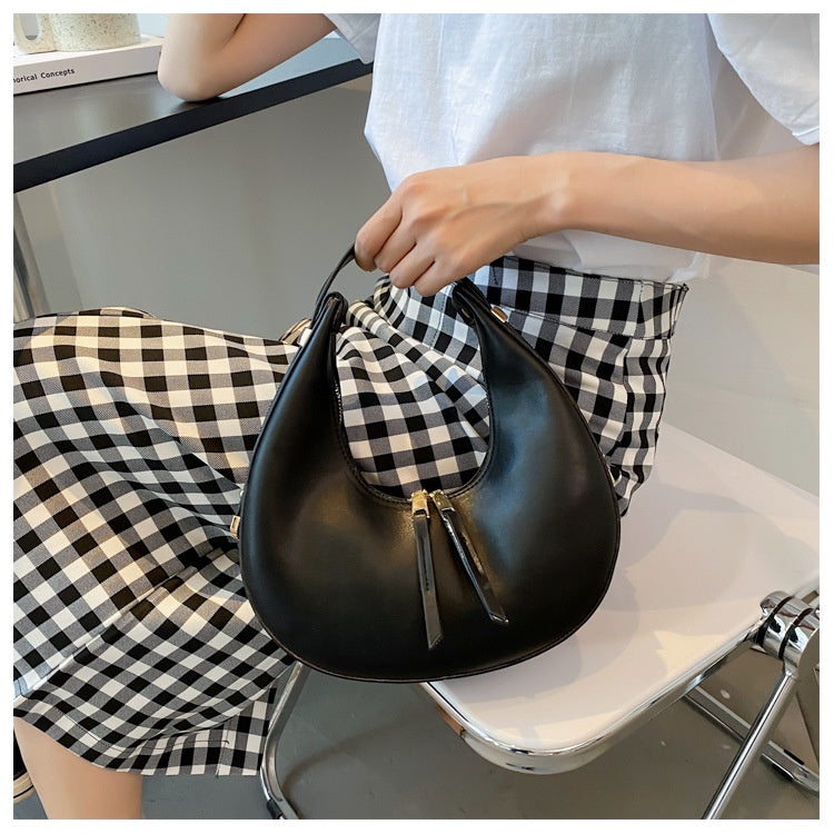 Ielgy Ladies Retro Handbag Chain Shoulder Baguette Underarm Bag