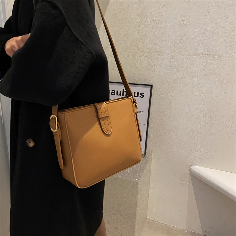 Ielgy All-Match Messenger Bag Fashion One-Shoulder Underarm Bag Retro Fashionable Niche Bucket Bag