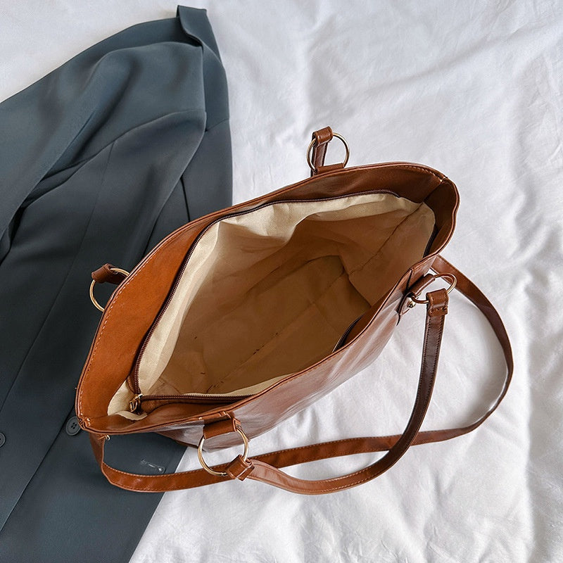 Ielgy Oil Leather Large-Capacity Messenger Bag All-Match Shoulder Commuter Fashion Tote Bag