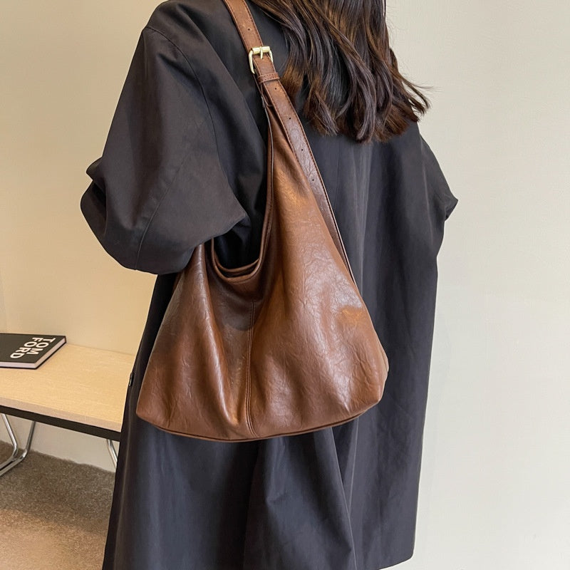 Ielgy Large-Capacity One-Shoulder Tote Bag Fashionable All-Match Casual Commuter Buck