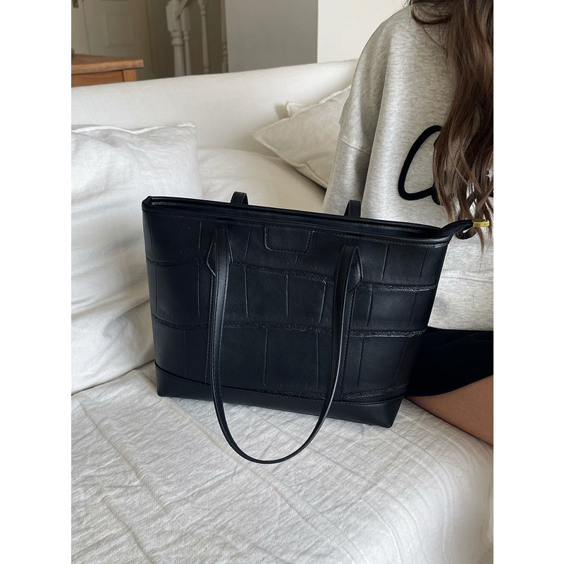 Ielgy Large Capacity Commuter Bag Student Class Armpit Order Shoulder Tote Bag