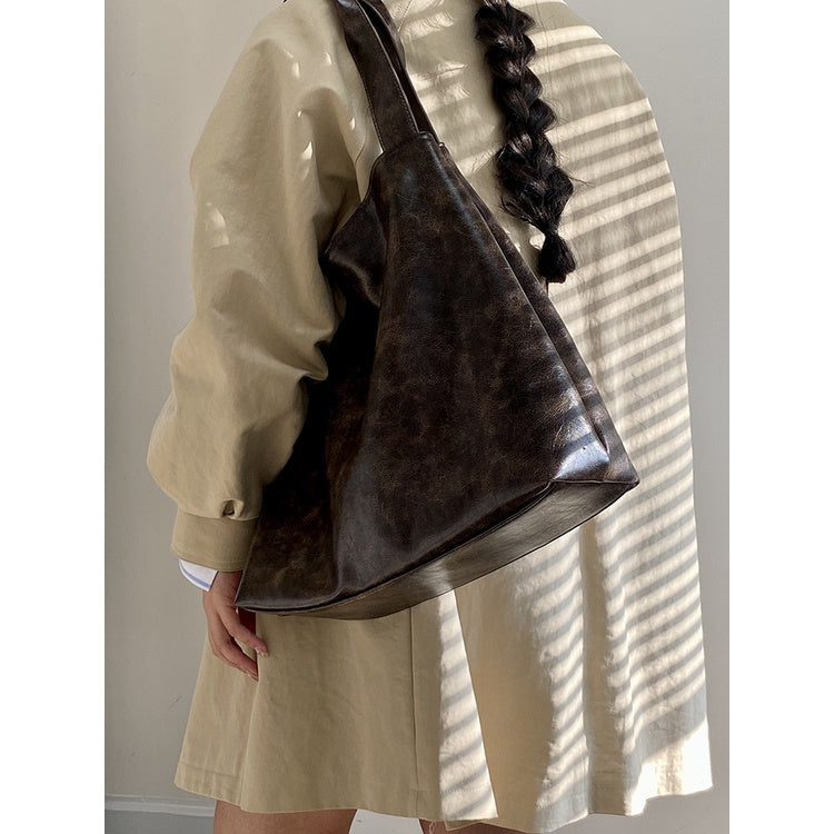 Ielgy Ladies Large Capacity Retro Commuter Shoulder Tote Bag