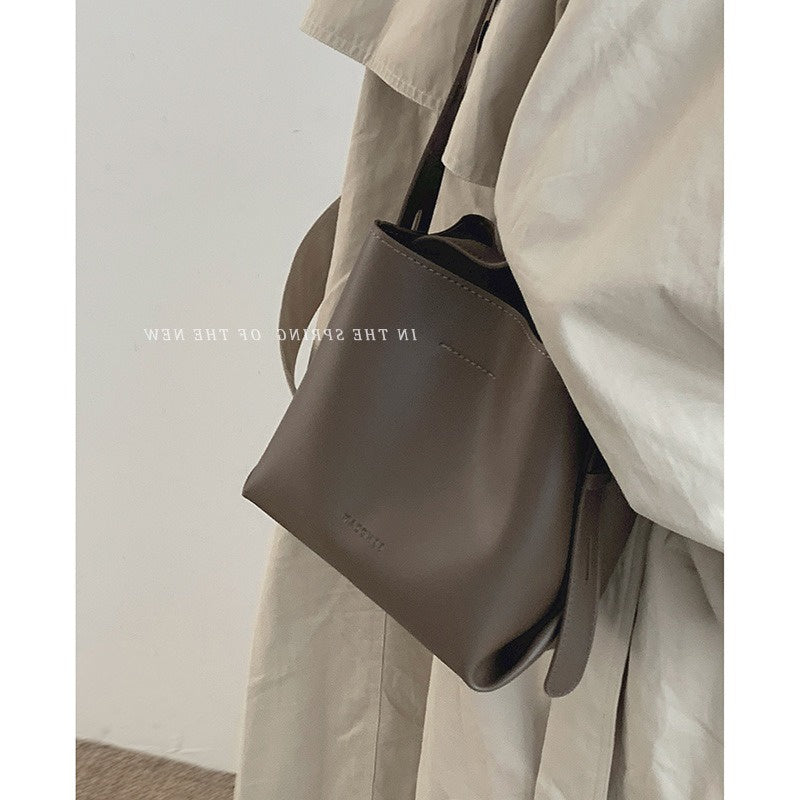 Ielgy Retro High-End Texture Underarm Large-Capacity Bucket Bag Wide Shoulder Strap One-Shou