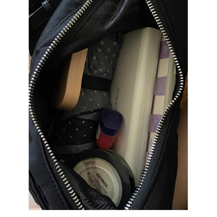 Ielgy Ladies Retro Black Cloud Bag High-End Niche Underarm Bag Portable Shoulder Crescent Bag