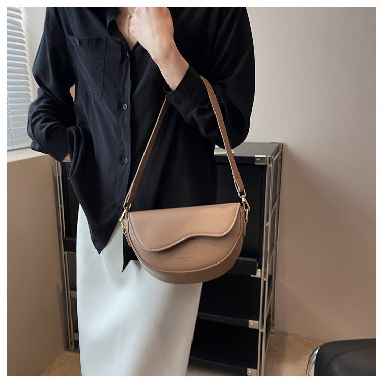 Ielgy Ladies Retro All-Match Messenger Bag Fashion Shoulder Underarm Bag